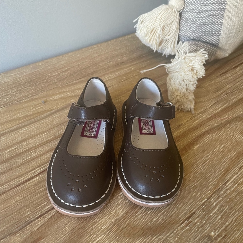 L’amour Mary Jane shoes
